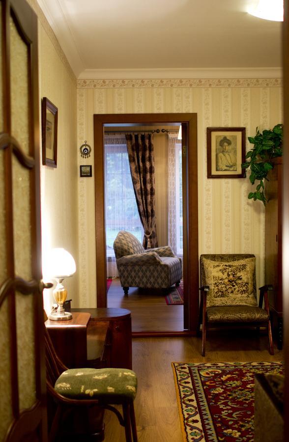 Domik V Lesy Guest House Lyutezh ภายนอก รูปภาพ