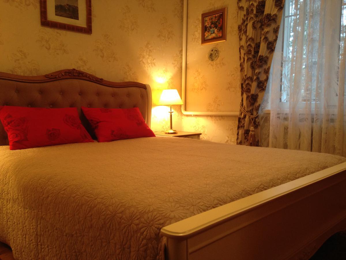 Domik V Lesy Guest House Lyutezh ภายนอก รูปภาพ