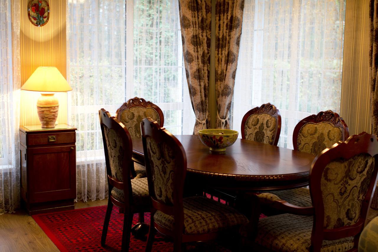 Domik V Lesy Guest House Lyutezh ภายนอก รูปภาพ
