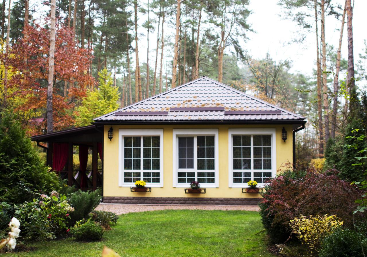 Domik V Lesy Guest House Lyutezh ภายนอก รูปภาพ