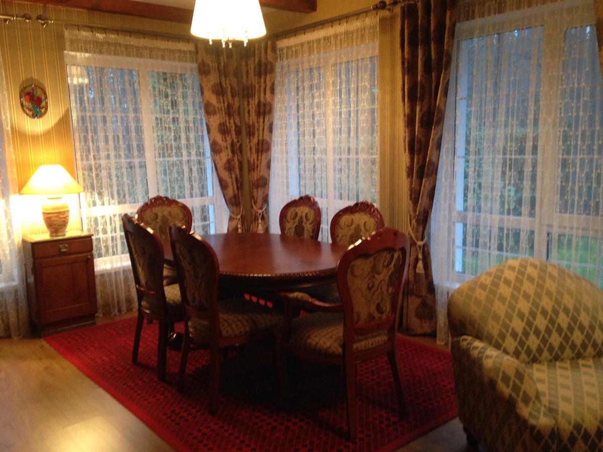 Domik V Lesy Guest House Lyutezh ภายนอก รูปภาพ