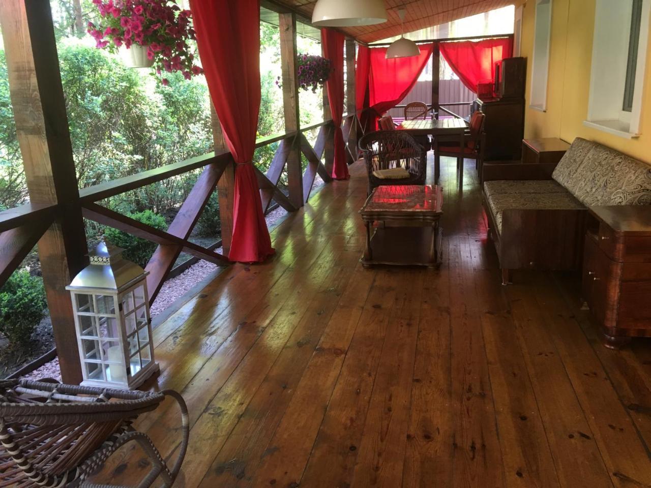 Domik V Lesy Guest House Lyutezh ภายนอก รูปภาพ
